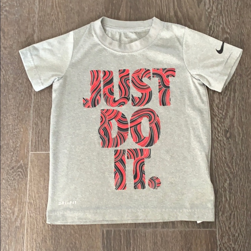 Boys sz.S Nike dri-fit shirt